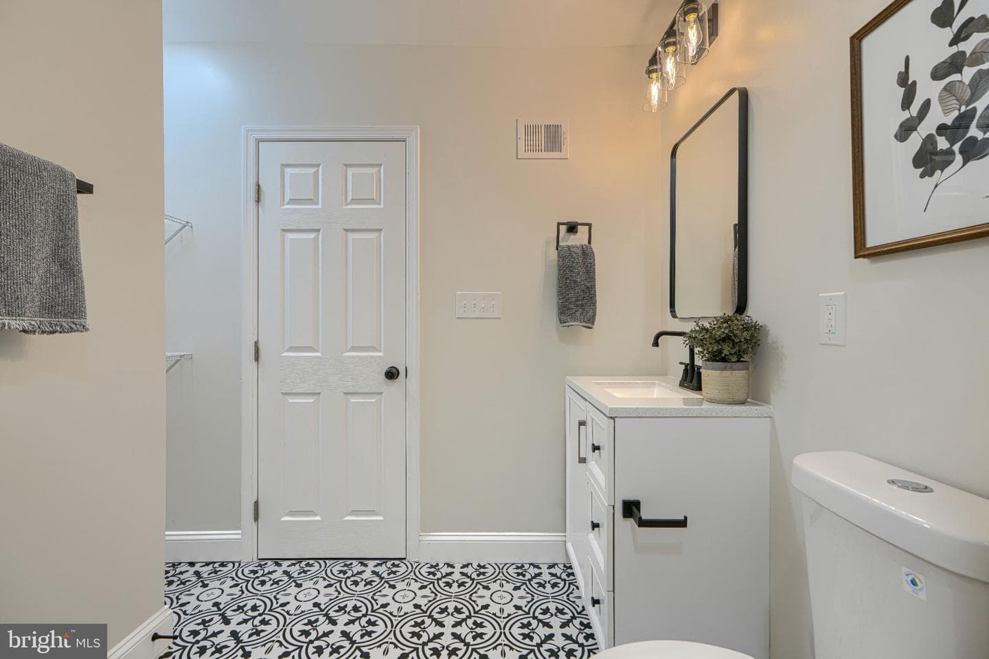4514 Kenwood Avenue photo 40