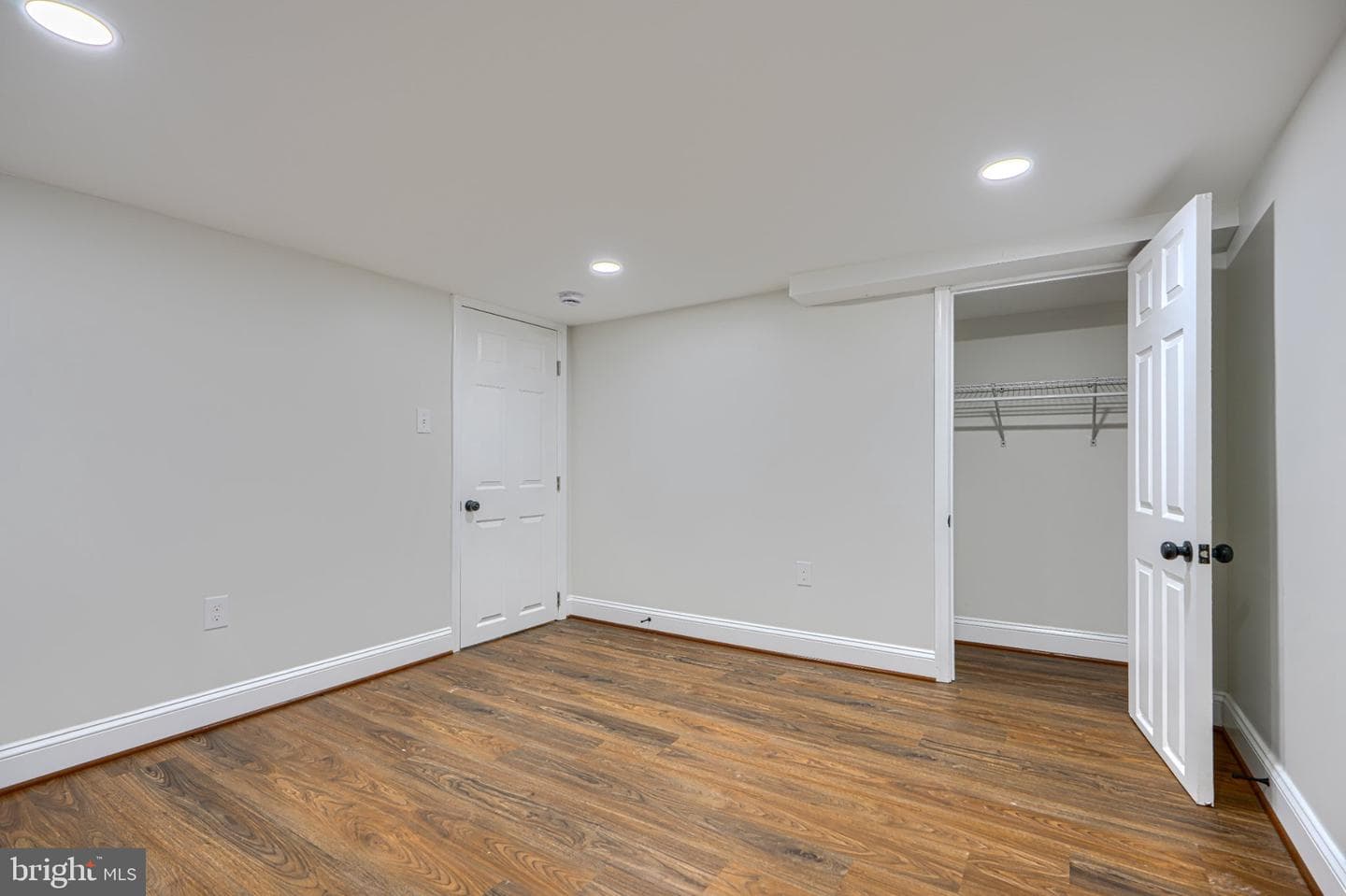 4514 Kenwood Avenue photo 58