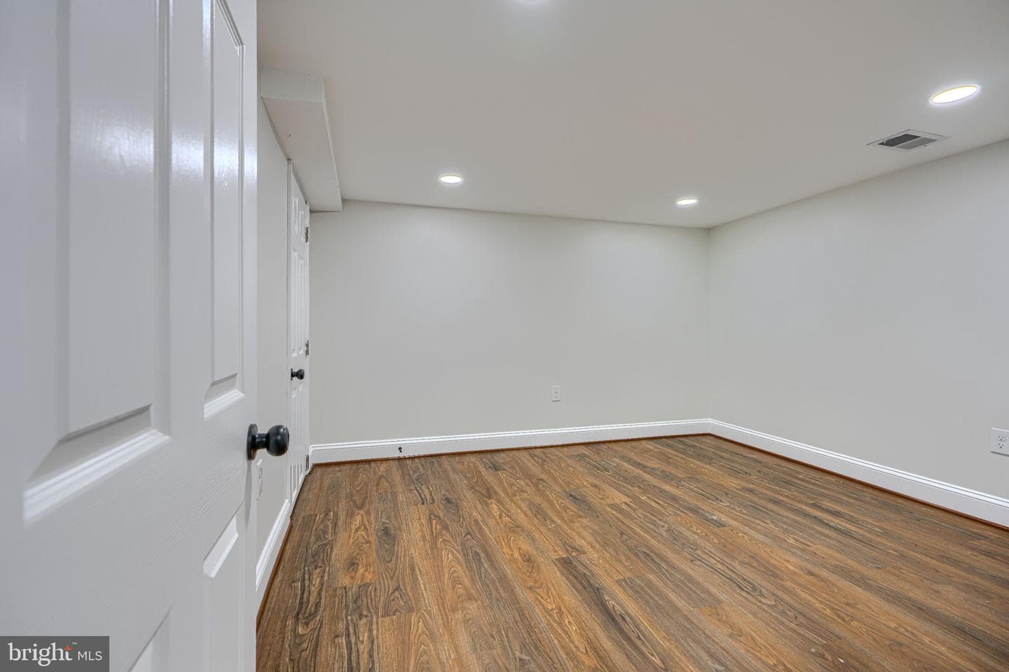 4514 Kenwood Avenue photo 60
