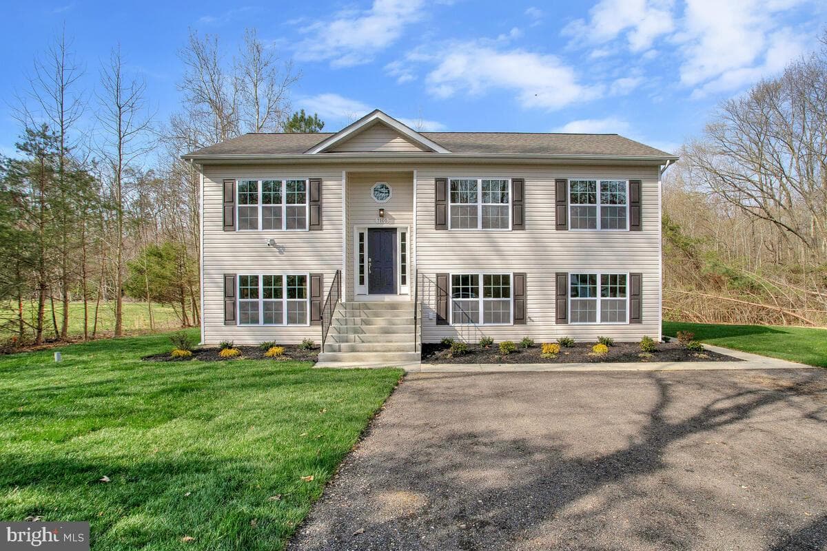 1160 Golden West Way, Lusby