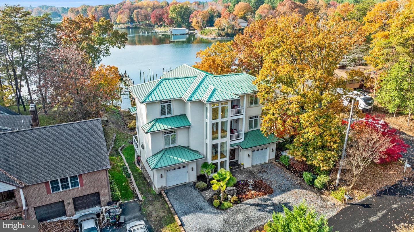 206 Harbor Dr, Lusby