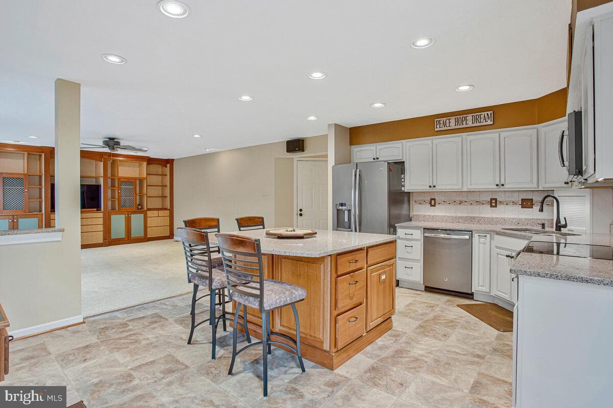 2425 Woodland Court photo 2