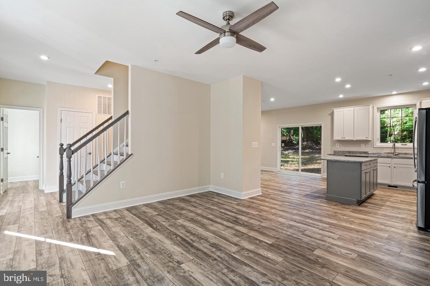 298 Cove Drive photo 4