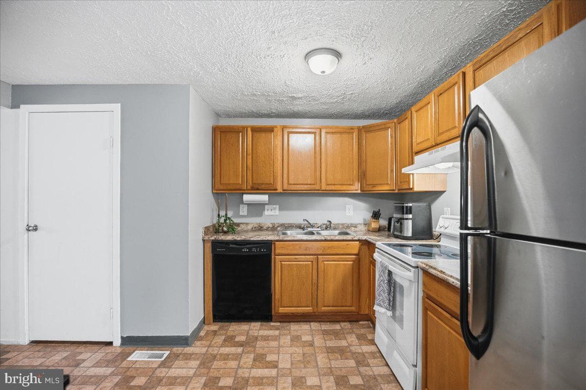 801 Calvert Towne Drive photo 16