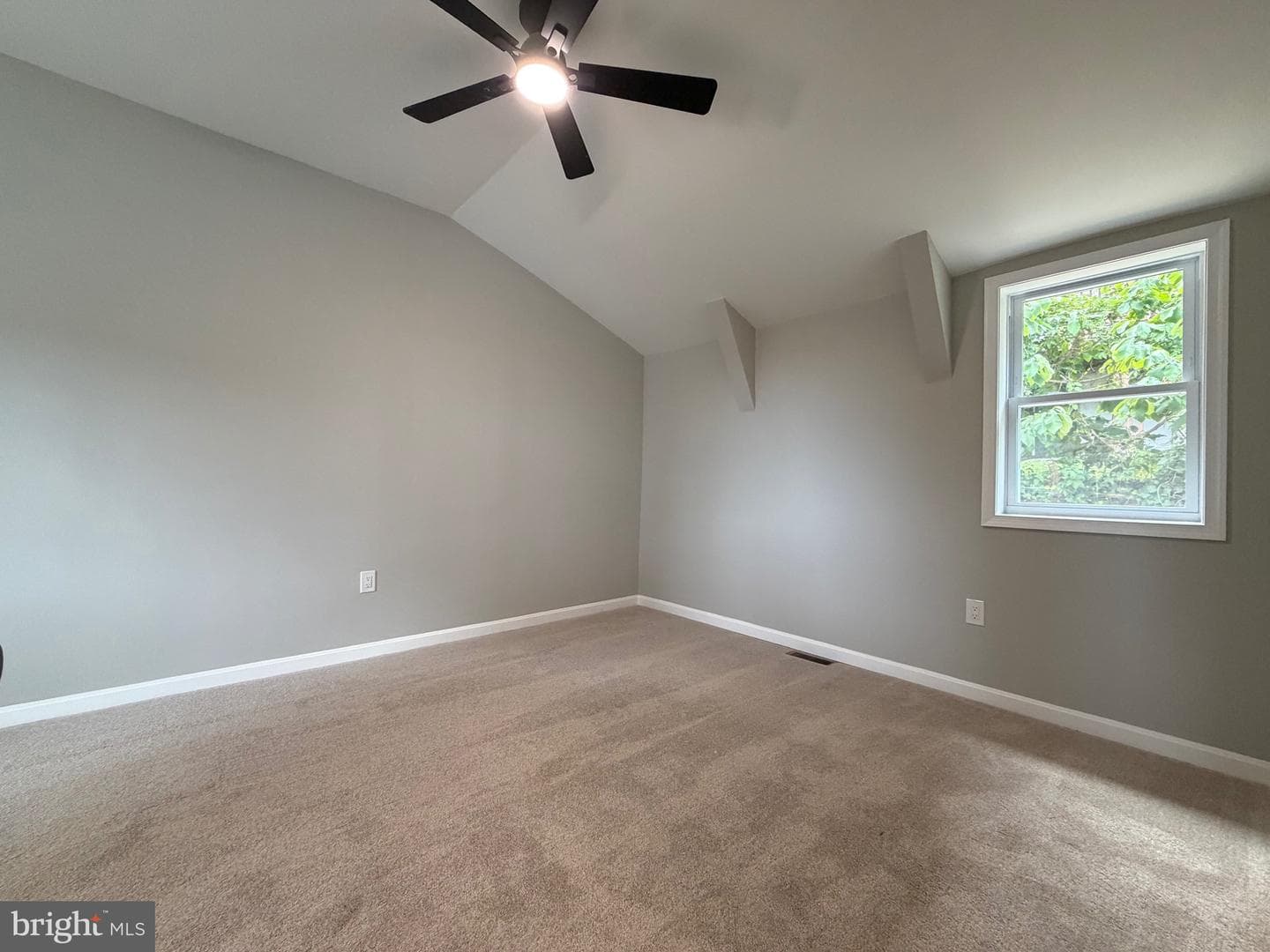 6045 Bayview Road photo 18