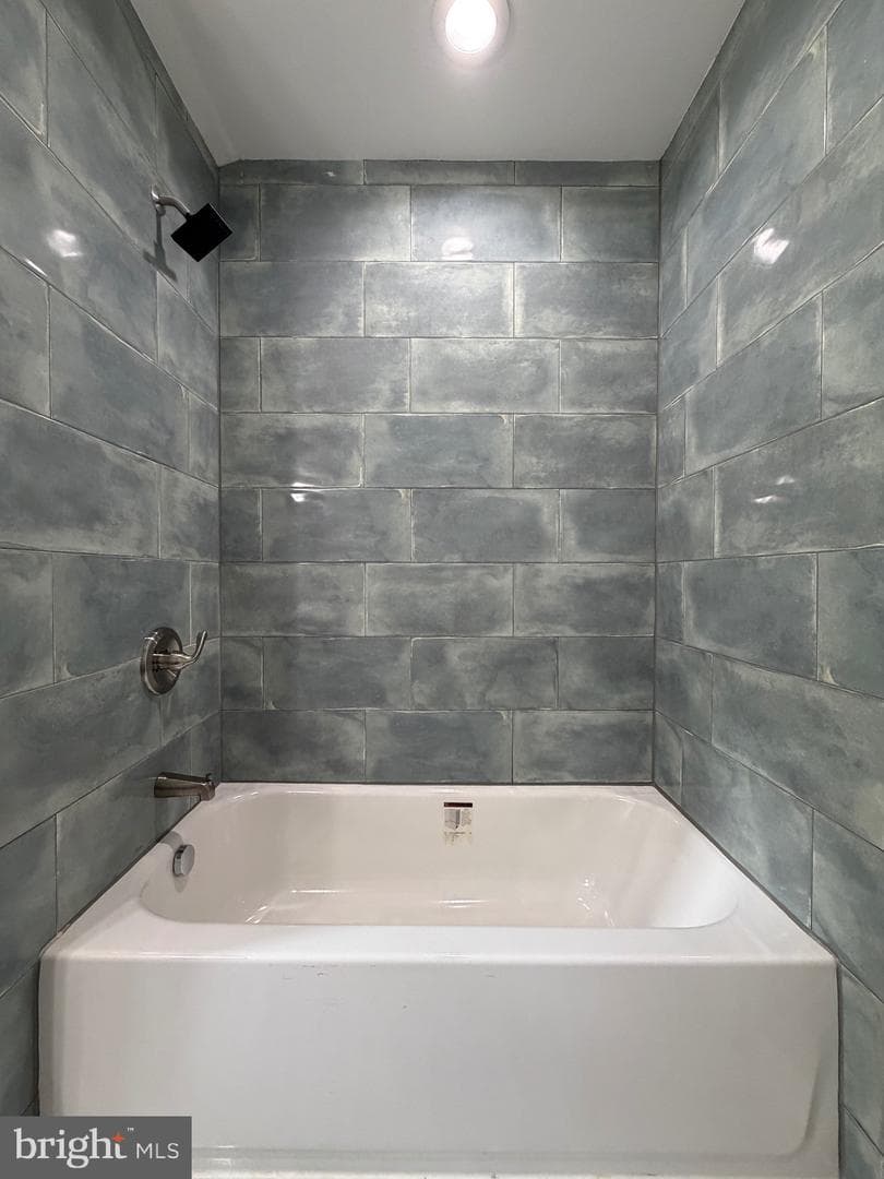 6045 Bayview Road photo 25