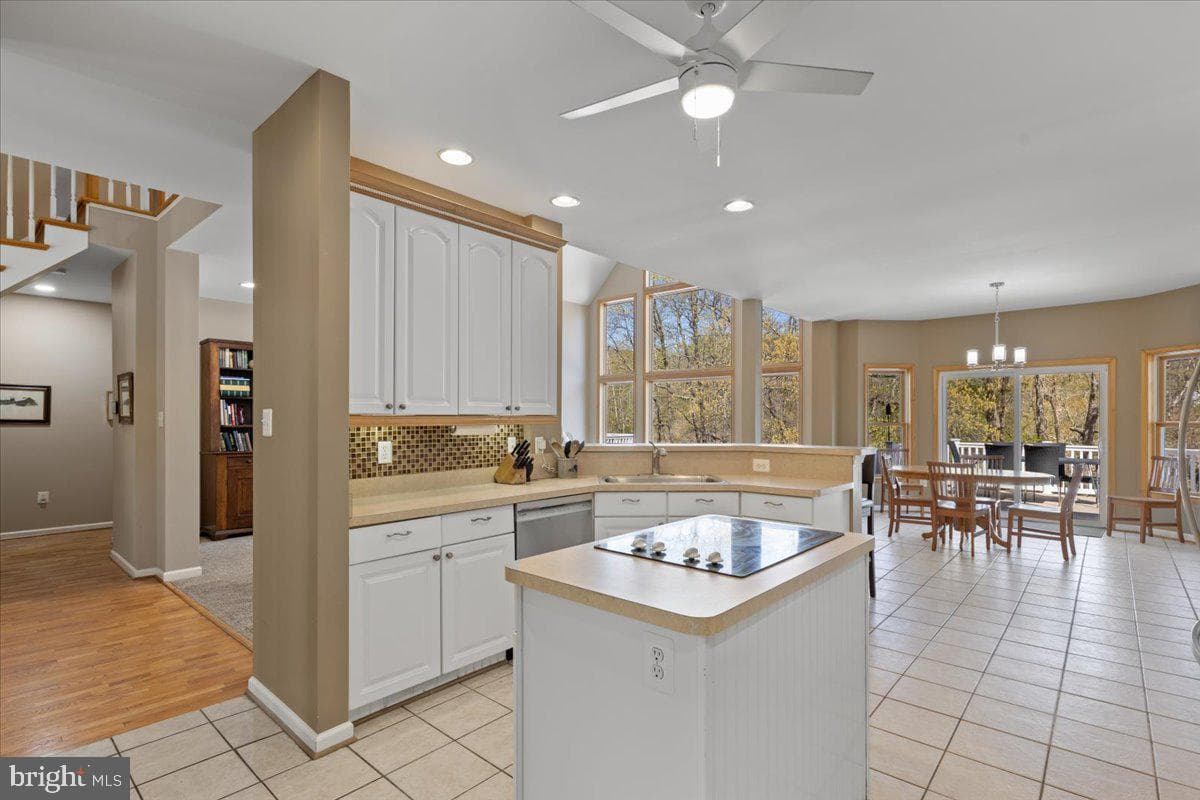 9345 Baker Street photo 20