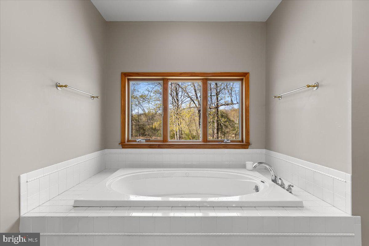 9345 Baker Street photo 37