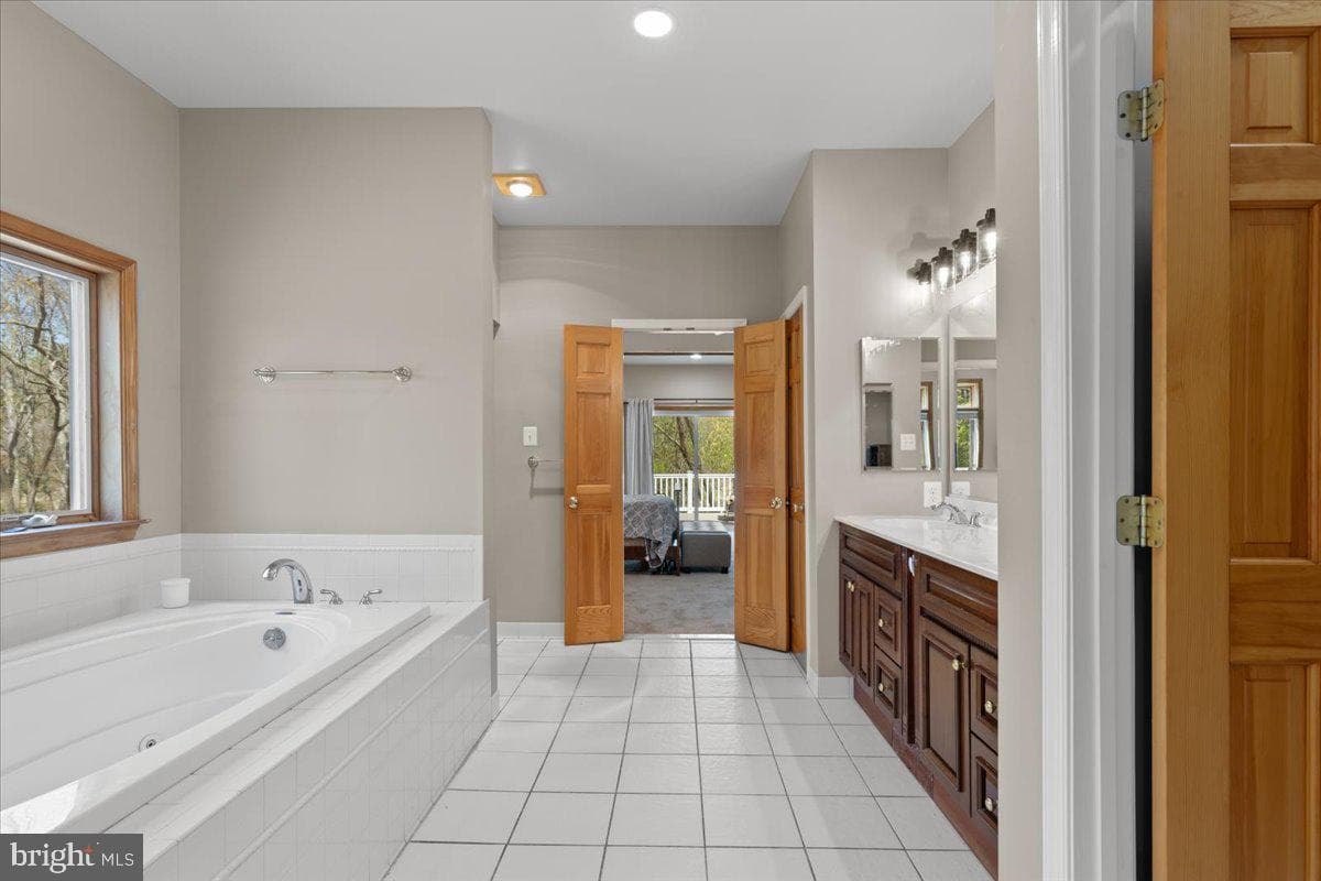 9345 Baker Street photo 39