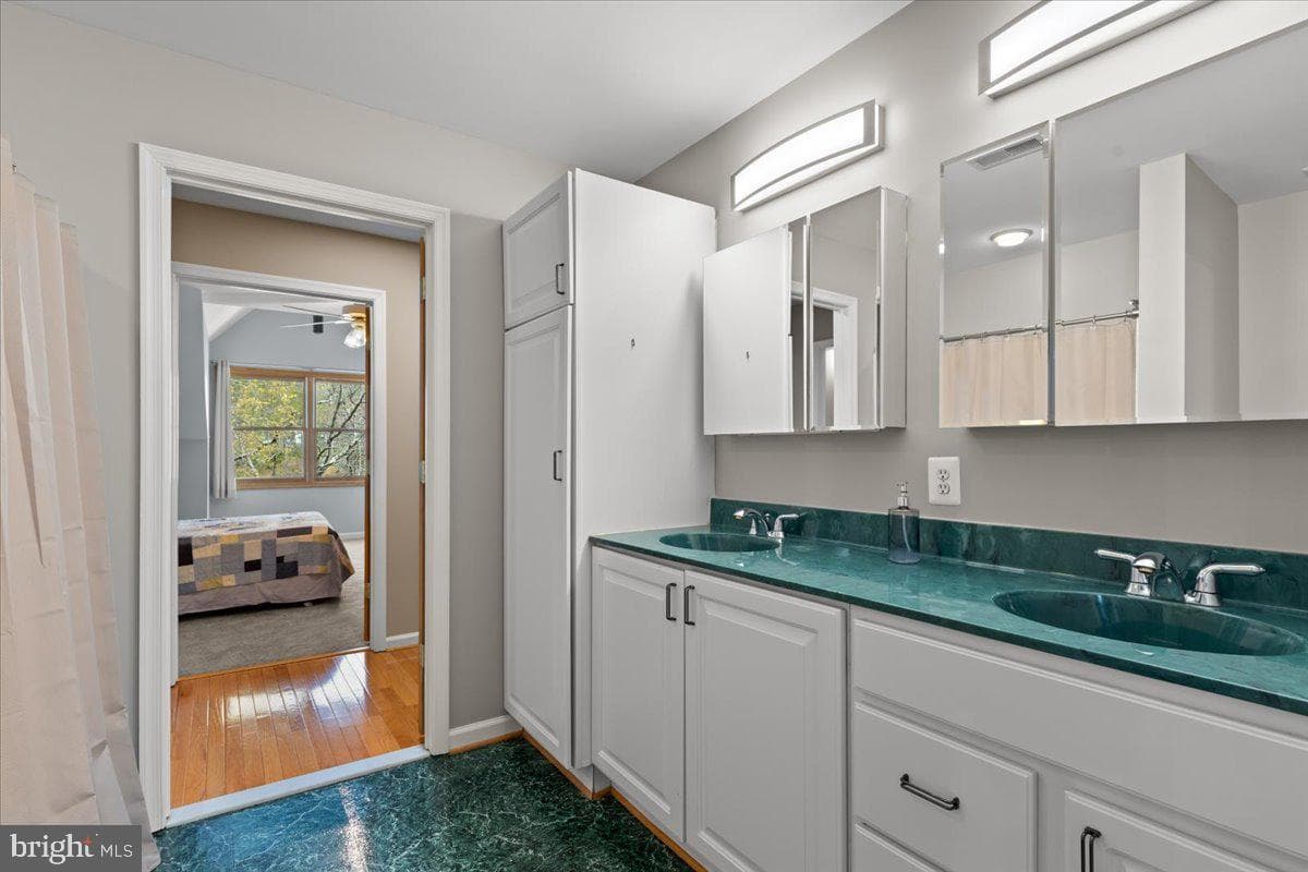 9345 Baker Street photo 55