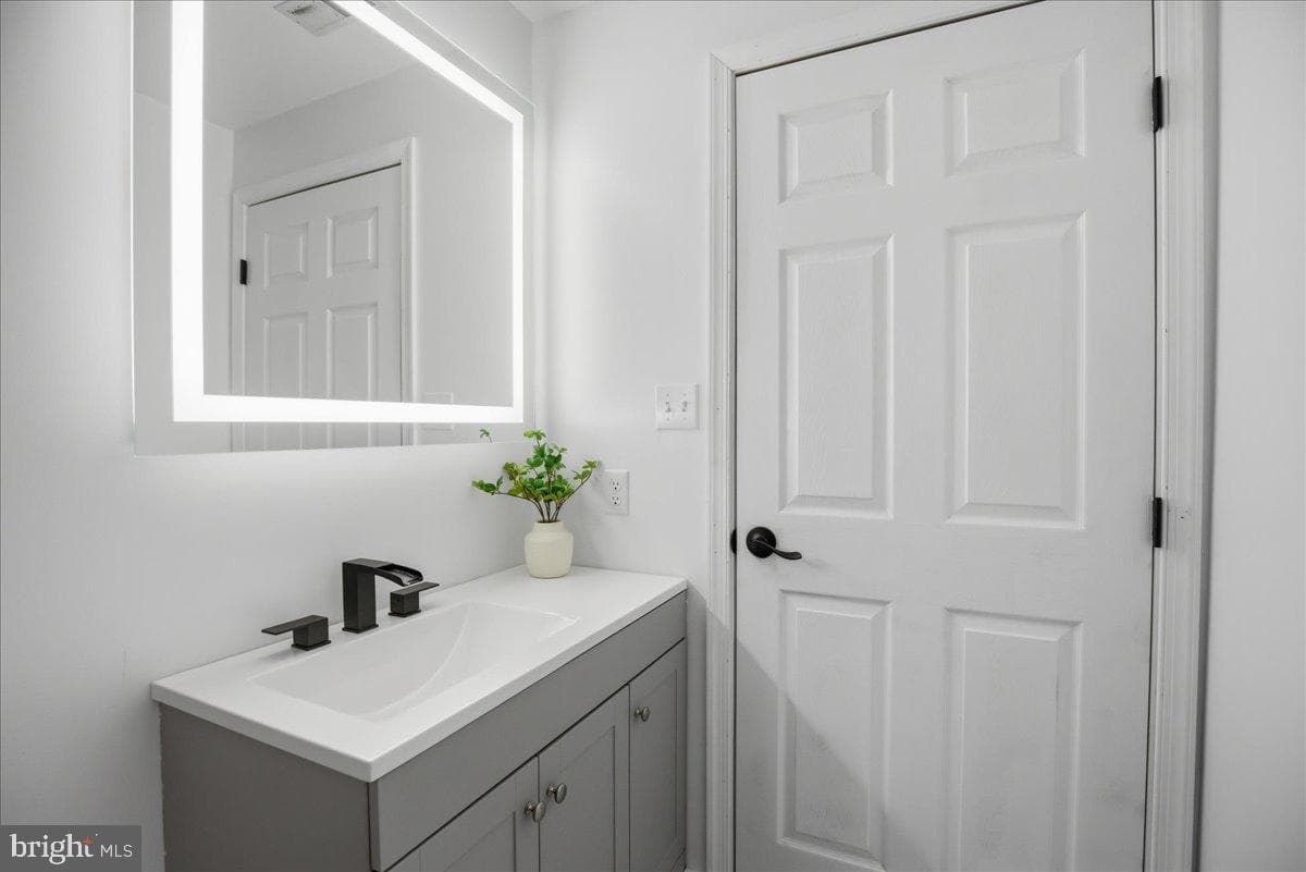 715 Willow Road photo 33