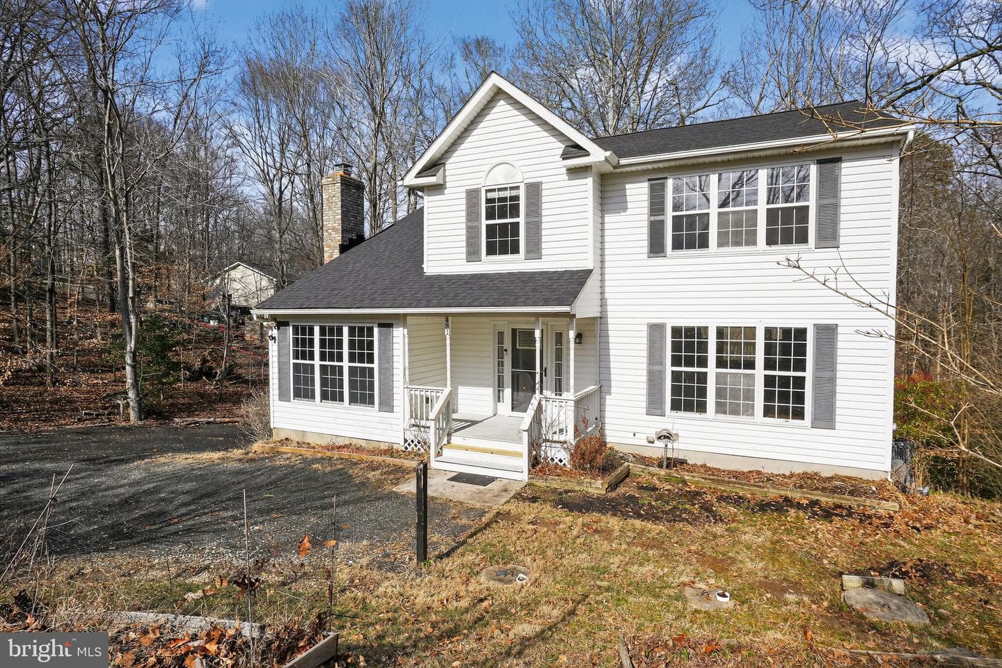 481 Saddle Court photo 2