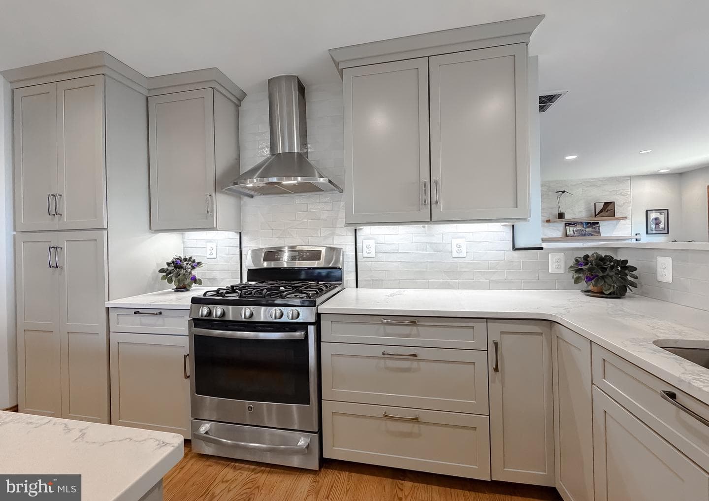 1586 Laurel Road photo 14