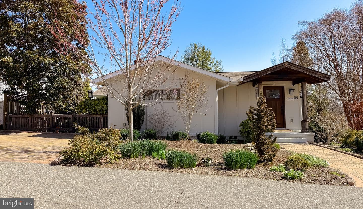 1586 Laurel Road photo 58