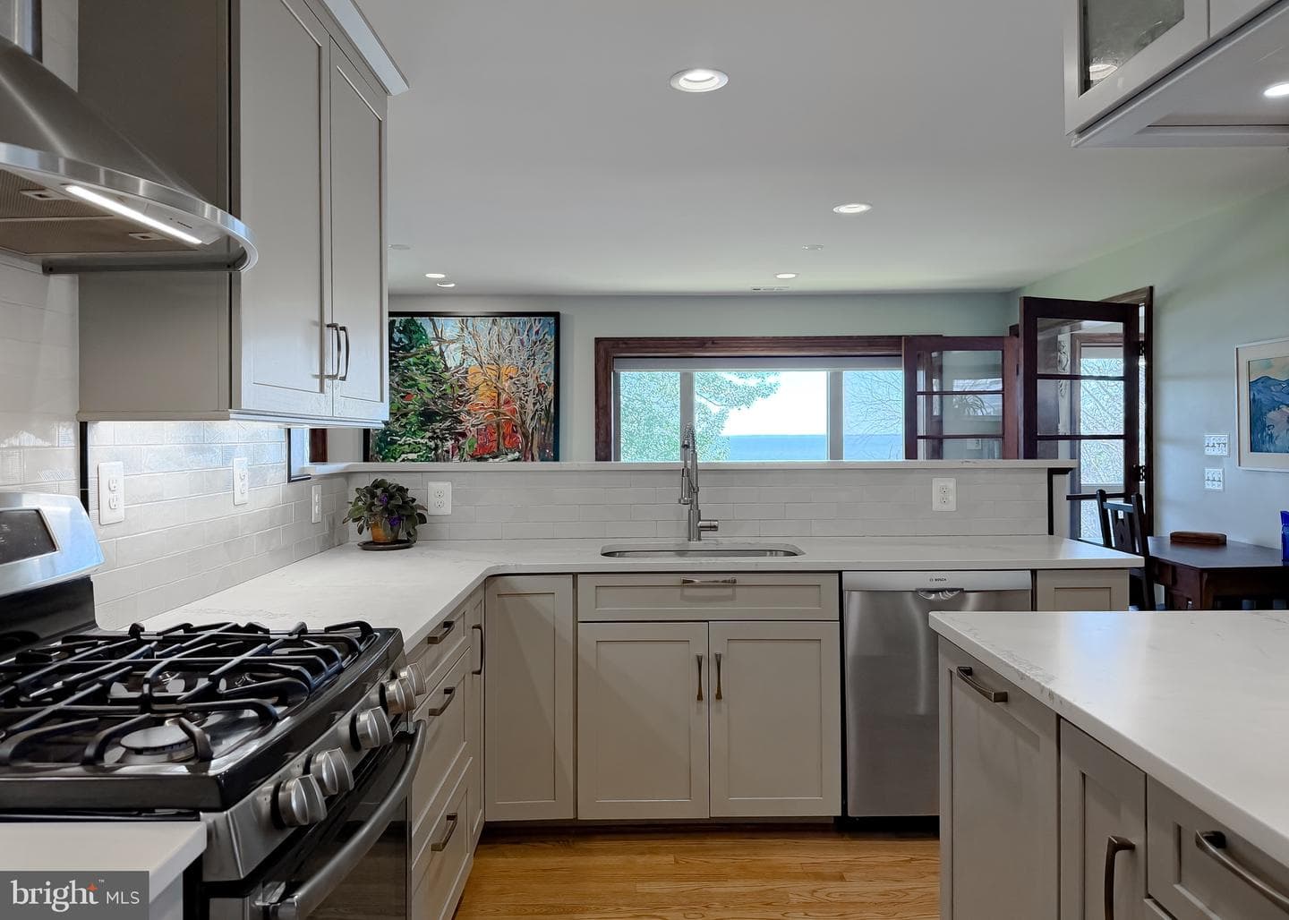 1586 Laurel Road photo 9
