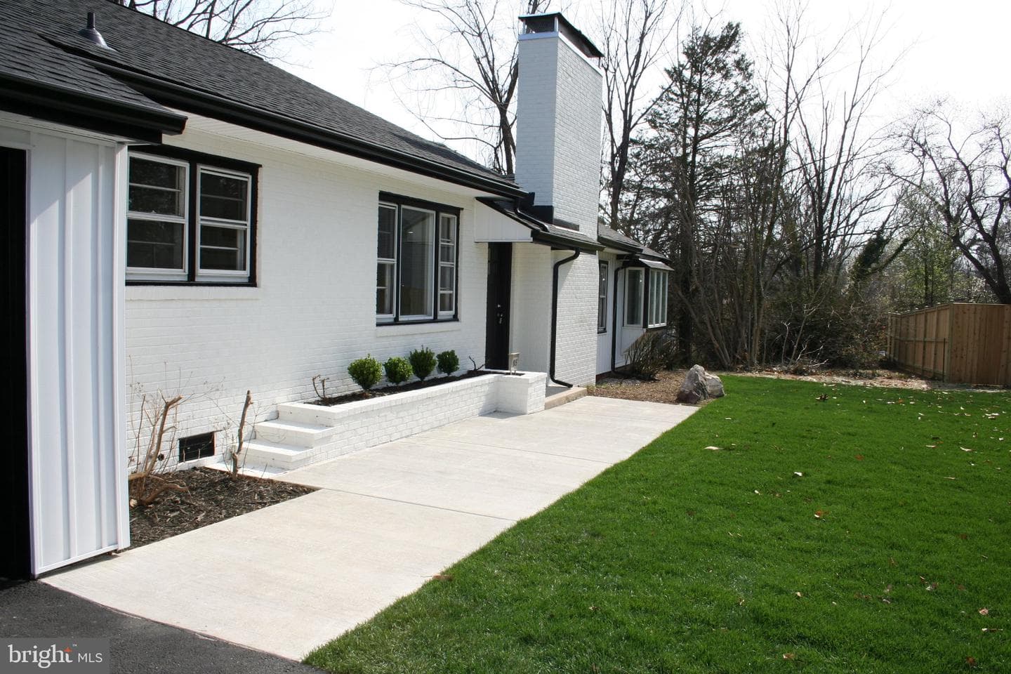 105 Calvert Towne Road photo 2