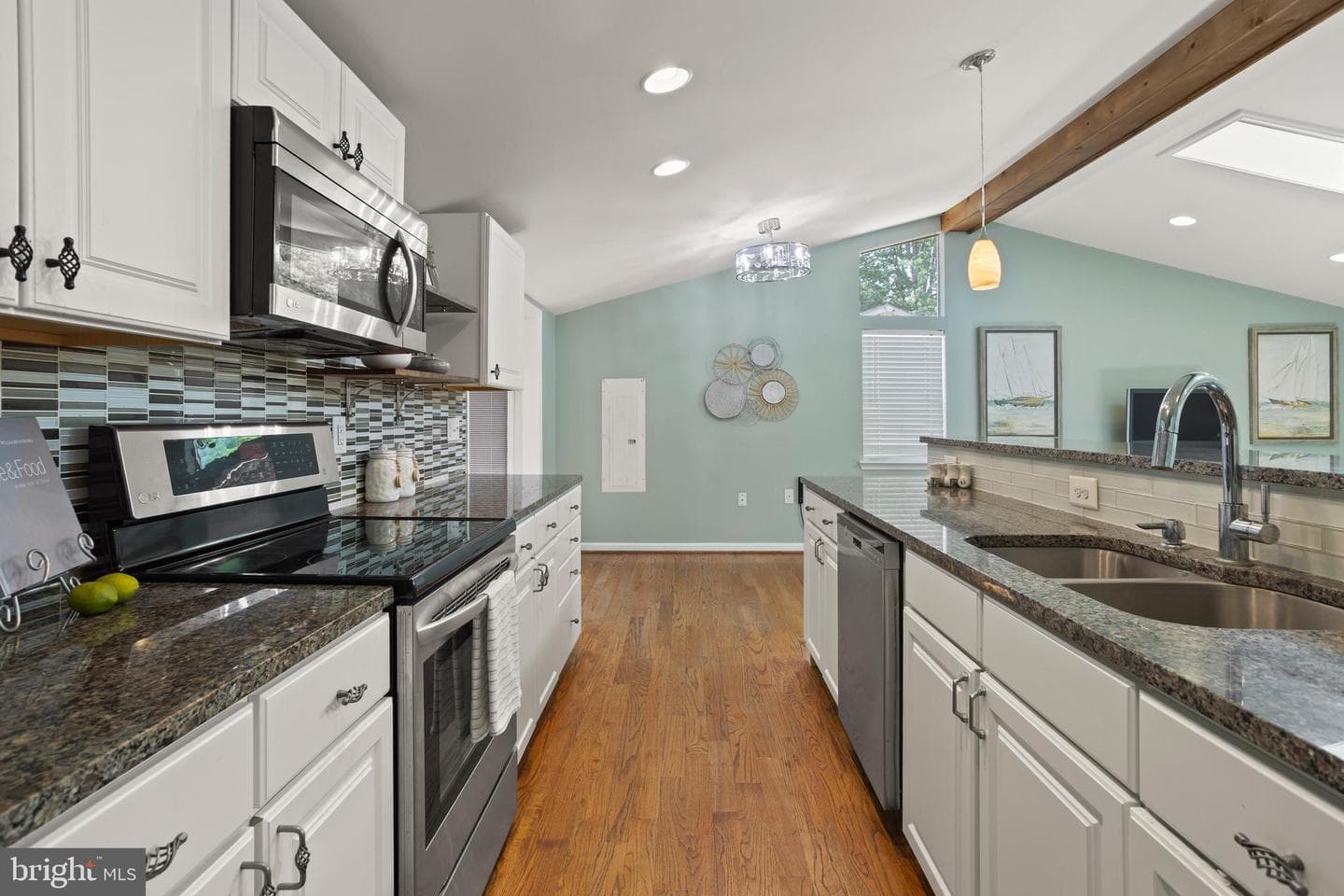 12820 Lake View Drive photo 2