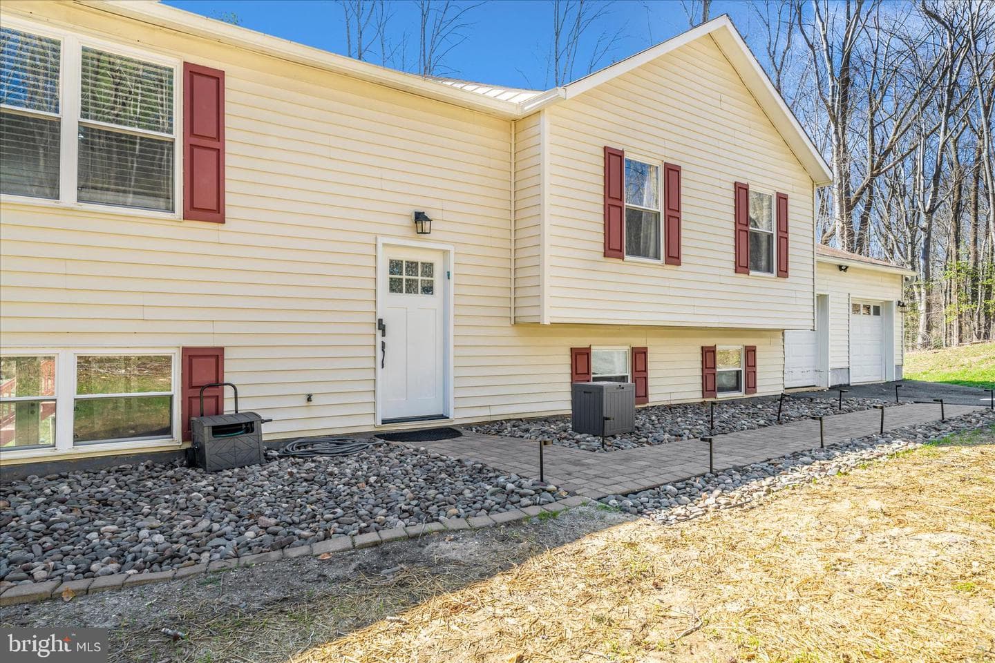 3860 Moonbeam Avenue photo 2