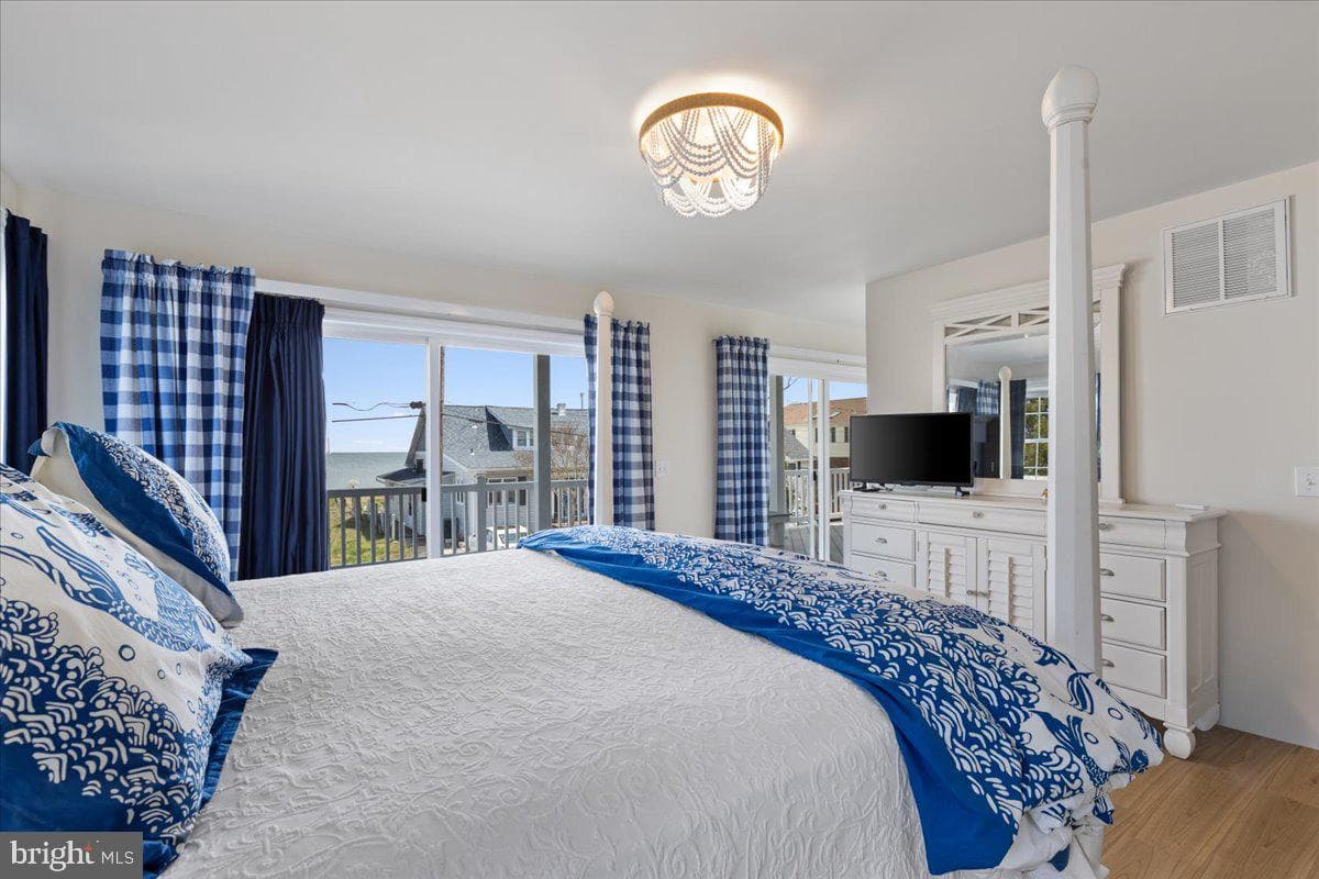 2818 Beach Drive photo 24