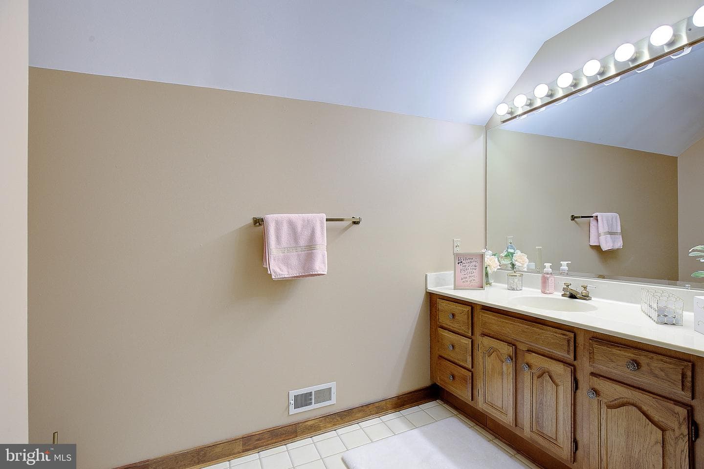 1050 Fowler Road photo 53