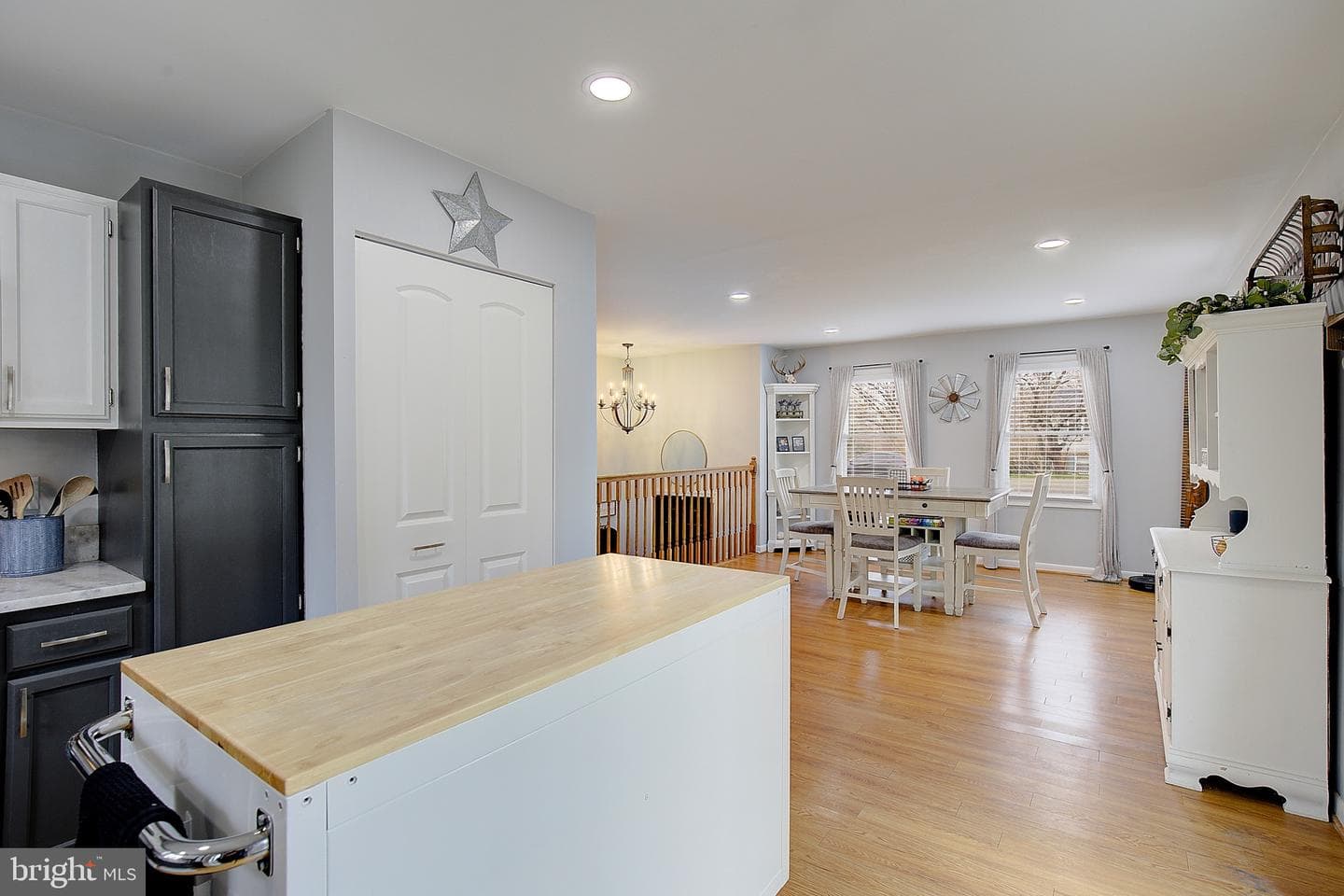 2819 Glasgow Way photo 13