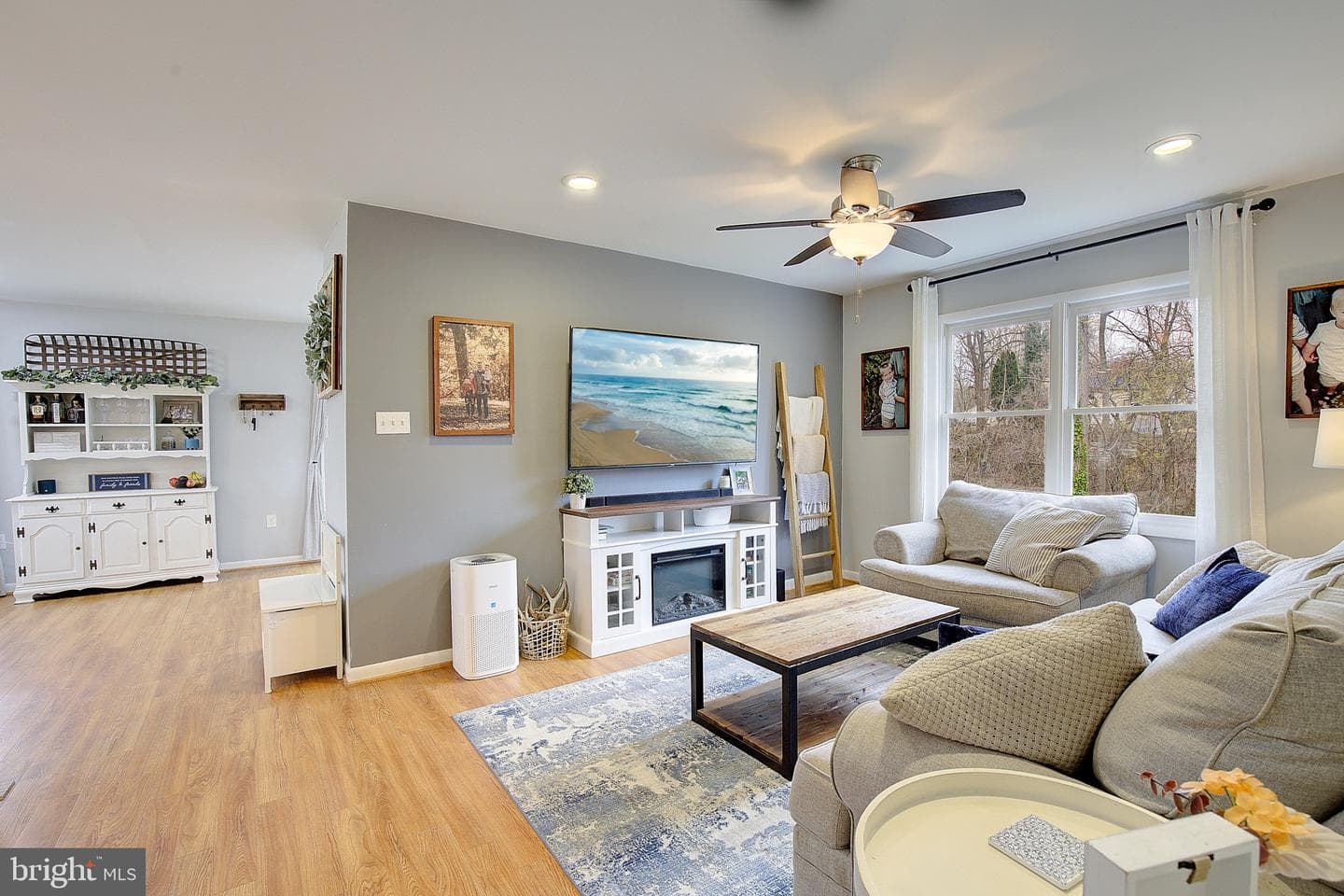 2819 Glasgow Way photo 4