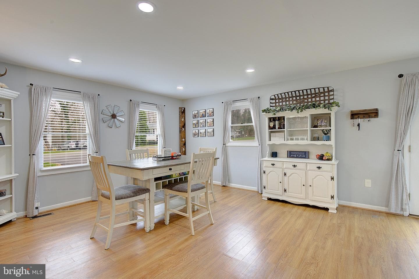 2819 Glasgow Way photo 6