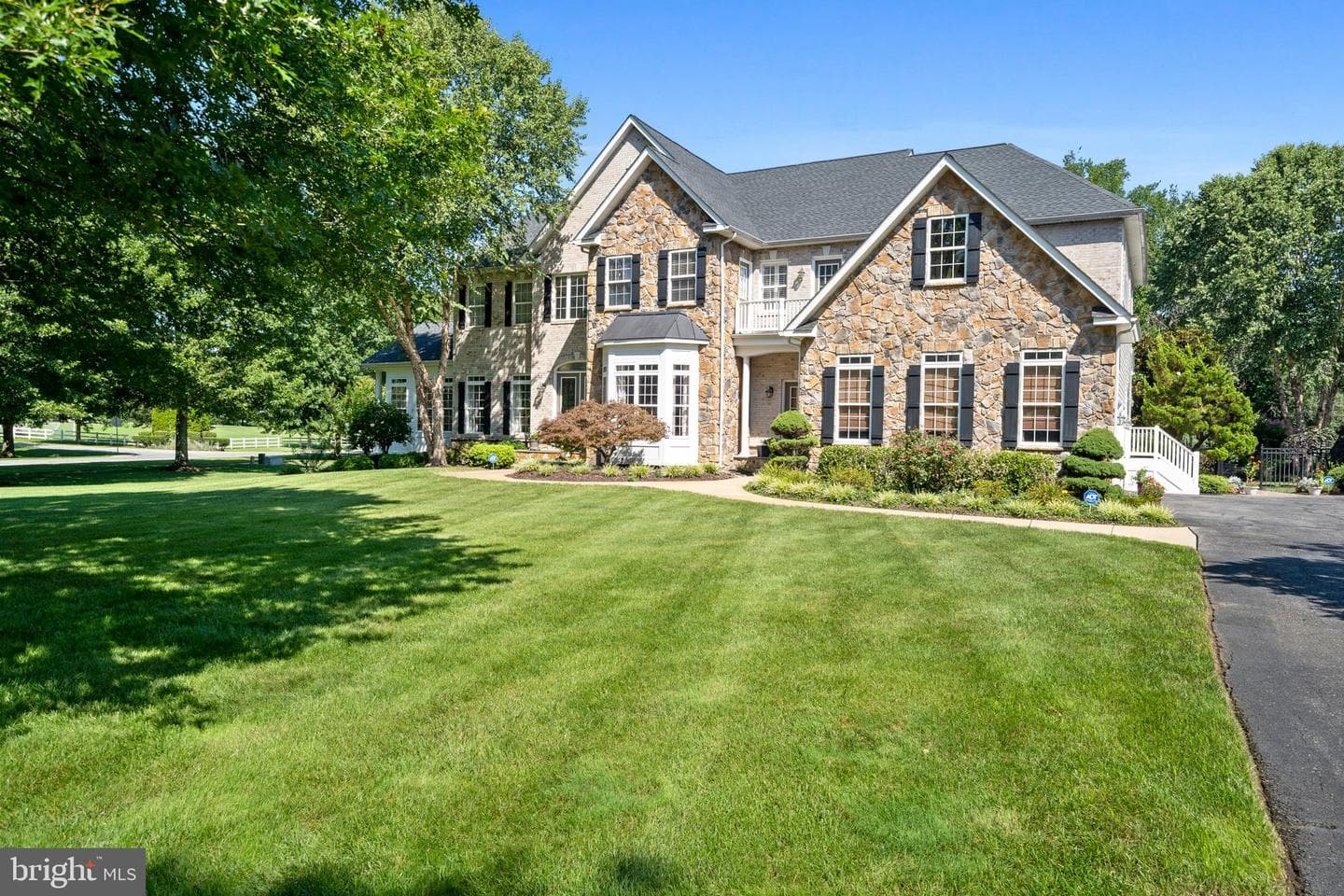 3120 Lacrosse Court photo 2