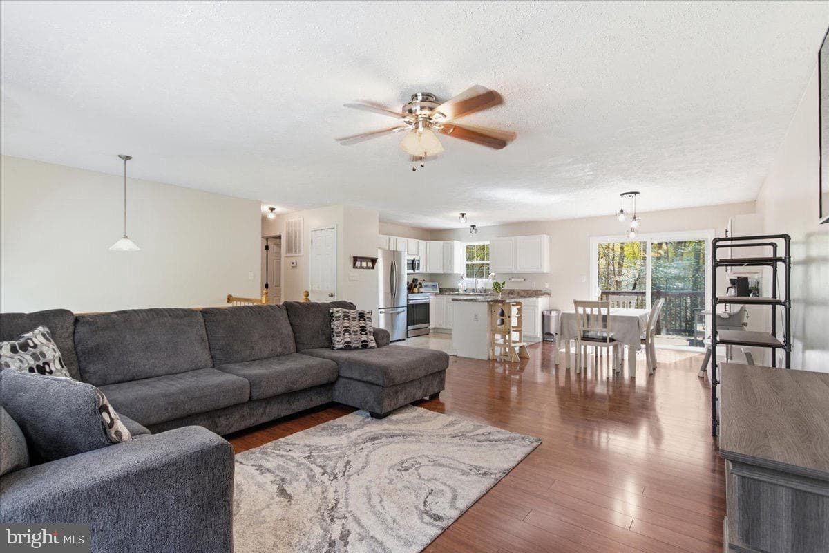 334 Longhorn Circle photo 4
