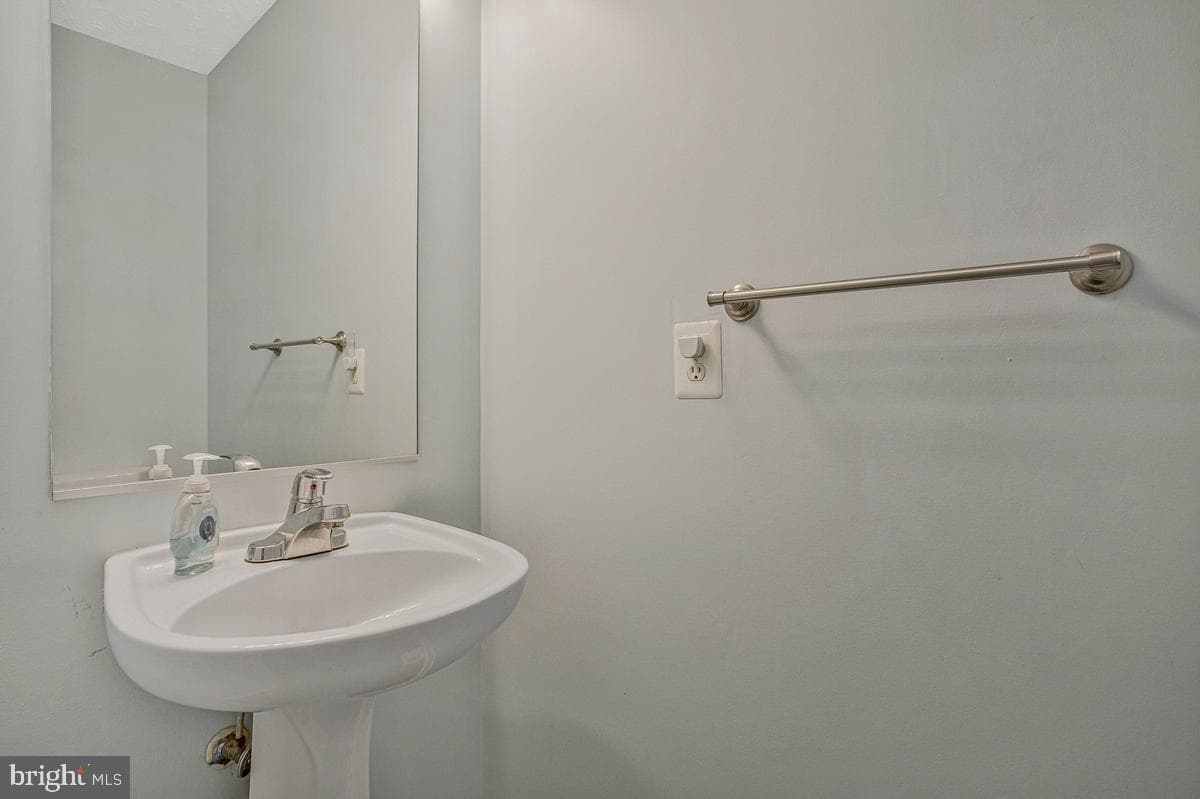 8199 Woodland Lane photo 25