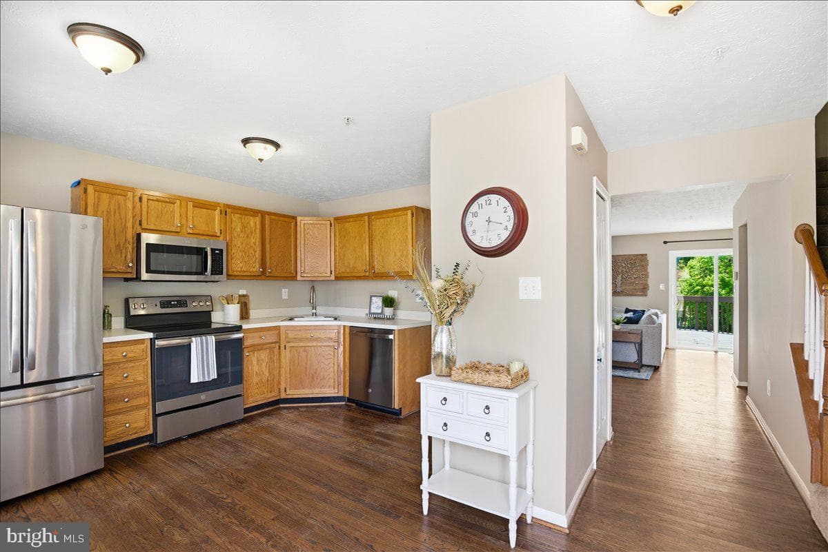 8153 Woodland Lane photo 2