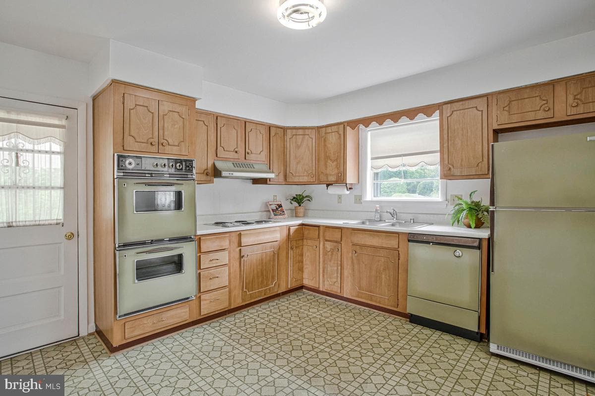 10700 Ward Road photo 8