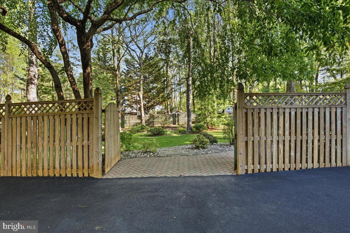 3285 Channel Court photo 116