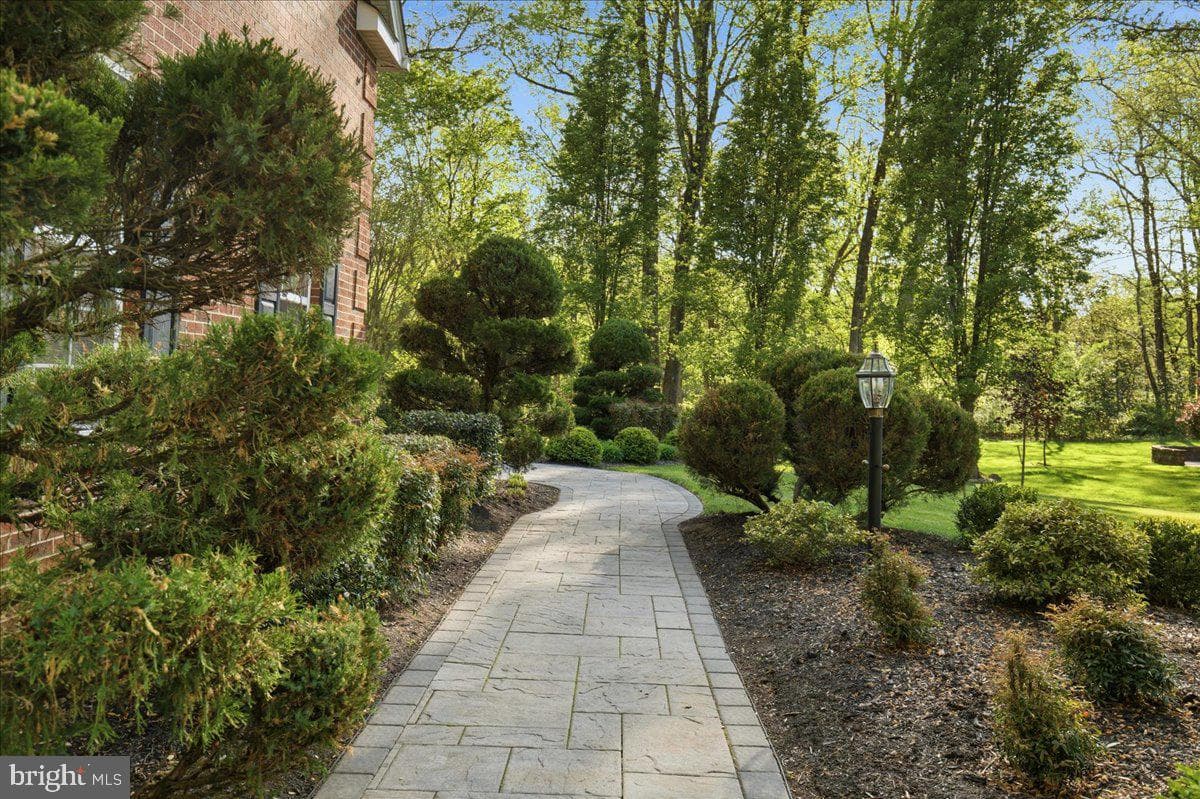 3285 Channel Court photo 5