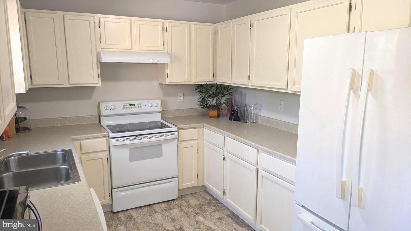 5860 Lilac Circle photo 9