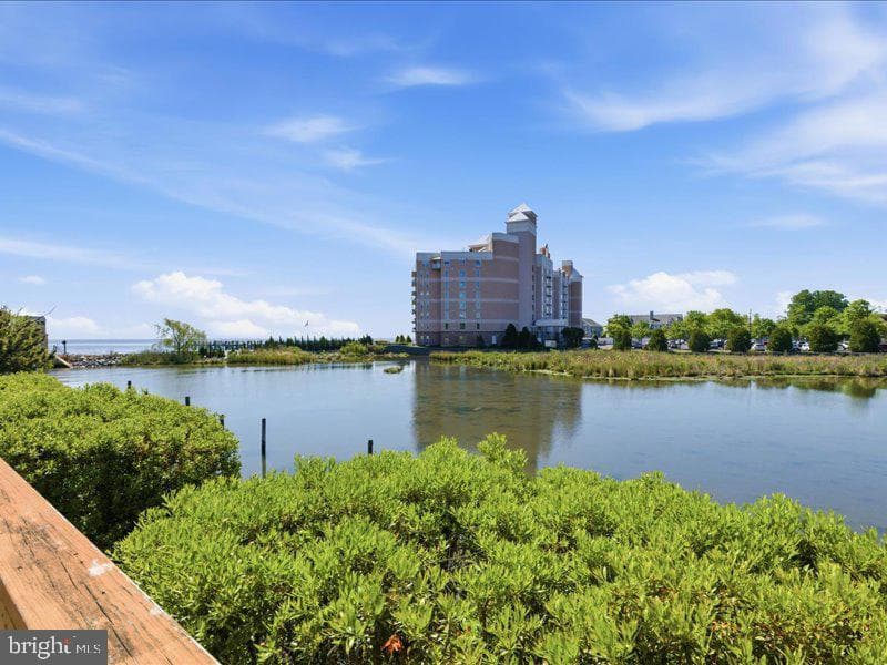 4013 Seagate Square photo 4