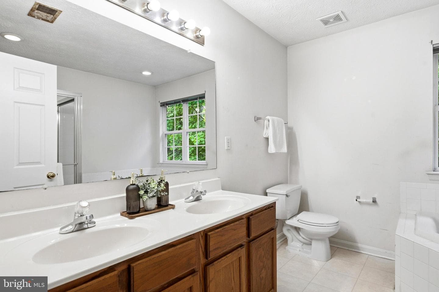 3332 Silverton Lane photo 24