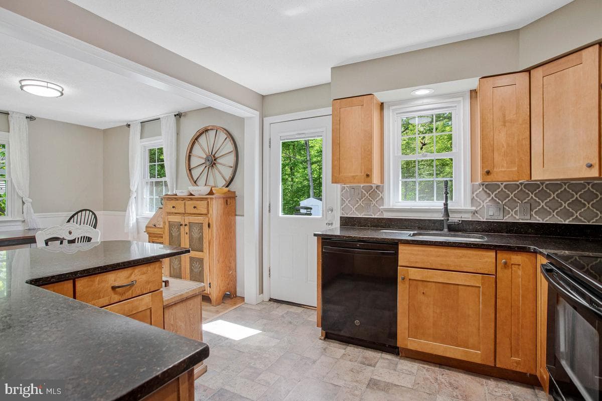 24 Robshire Manor Road photo 16