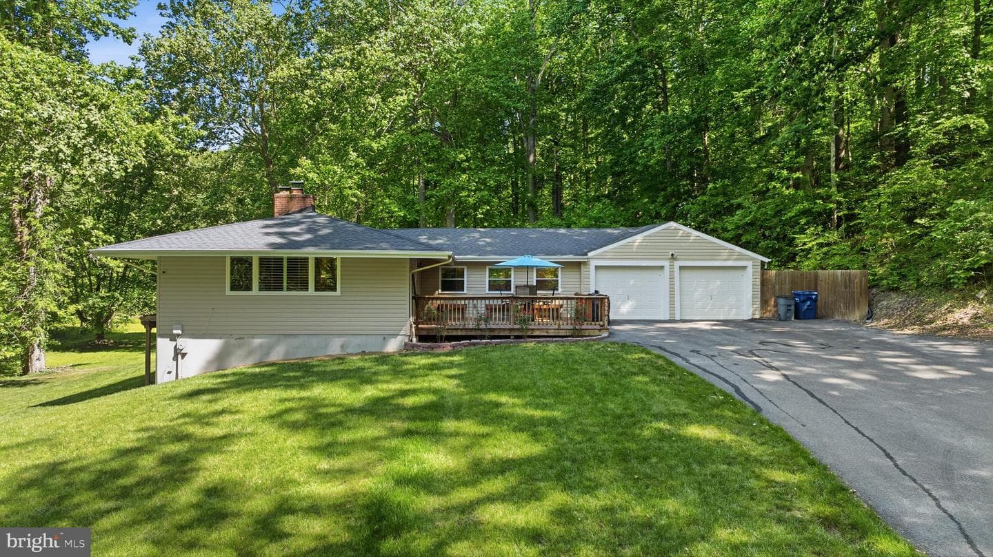 4390 Woodview Lane photo 2
