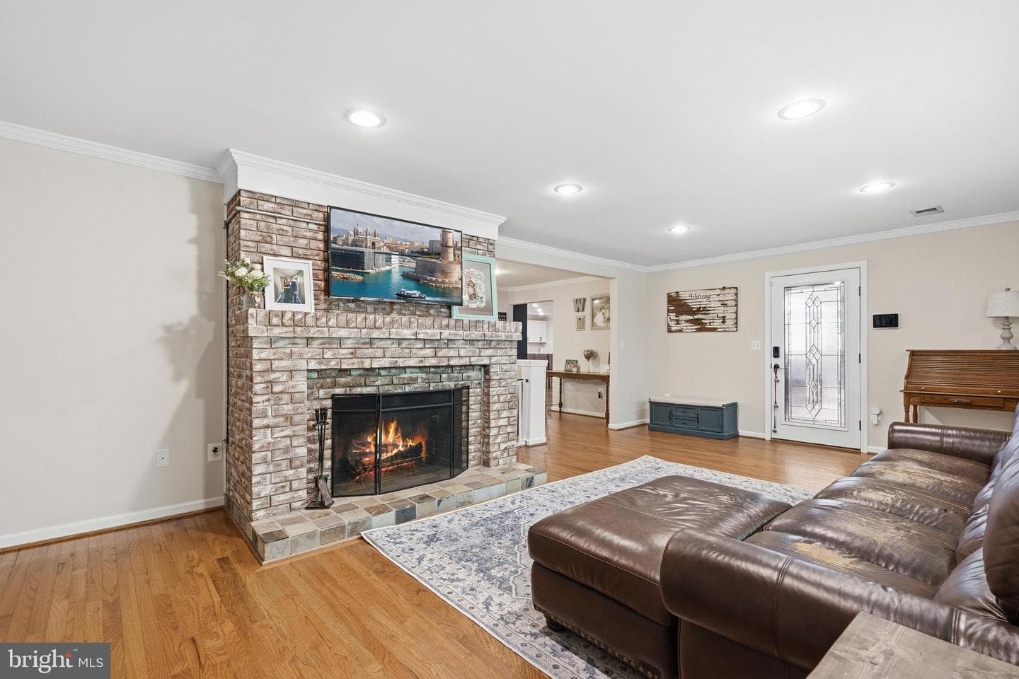 4390 Woodview Lane photo 8