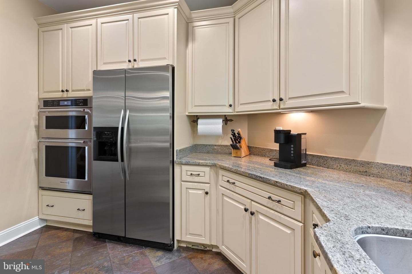 9350 Baker Street photo 19