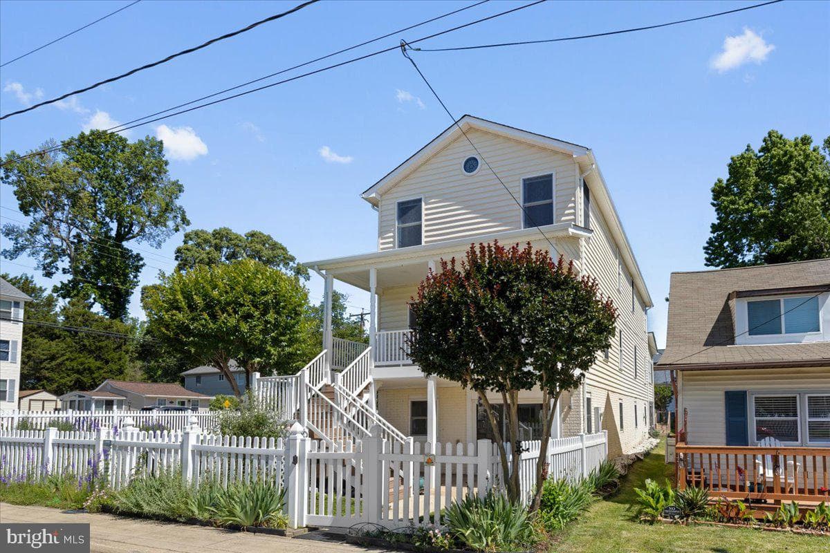 4032 5th Street photo 3