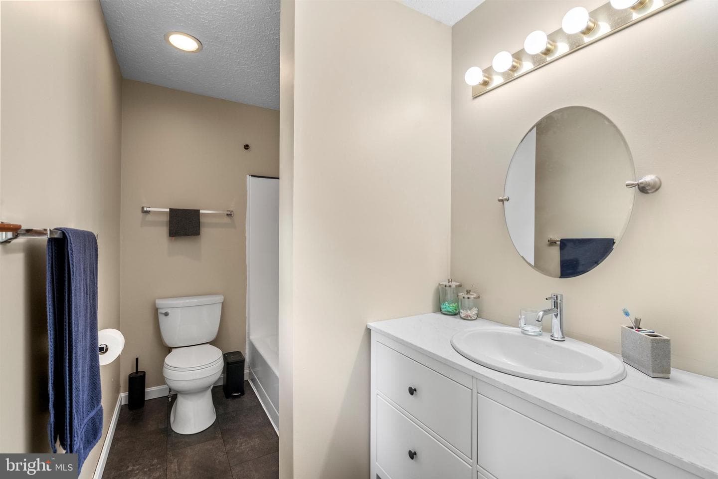 910 Golden West Way photo 10