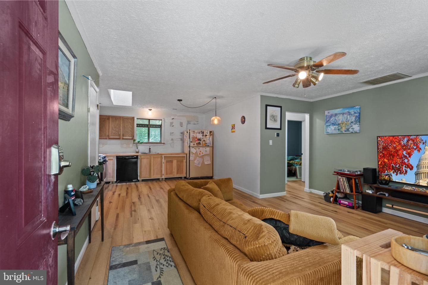 910 Golden West Way photo 5