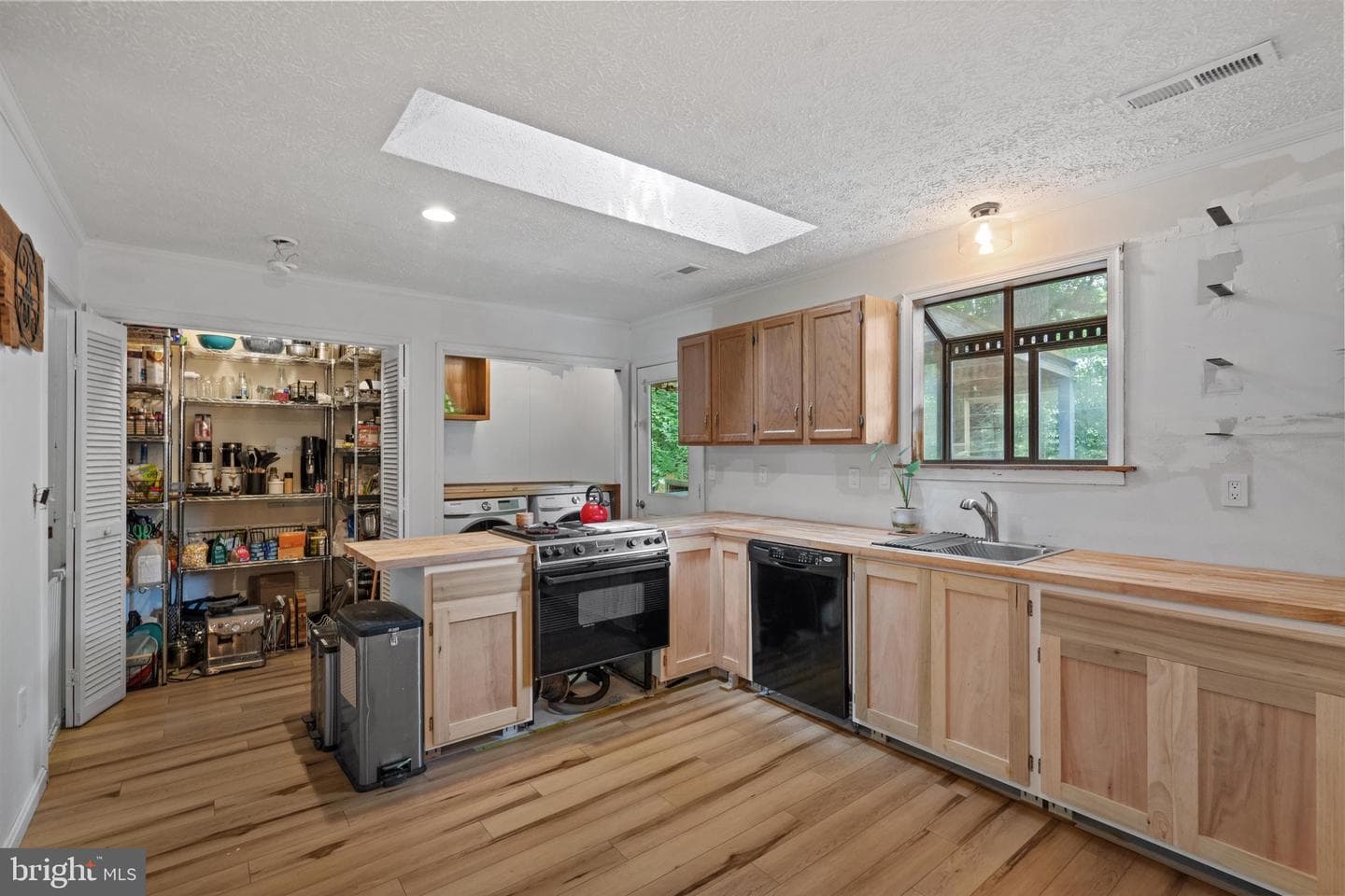 910 Golden West Way photo 9