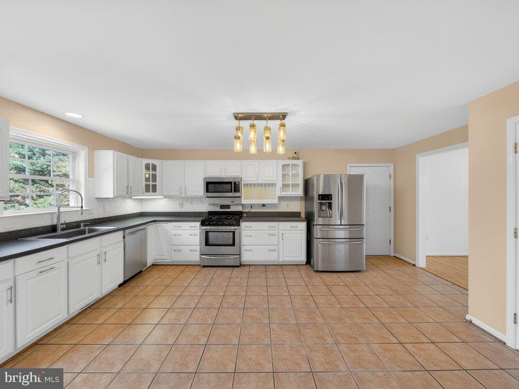 9290 Baker Street photo 19