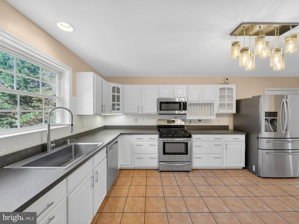 9290 Baker Street photo 22