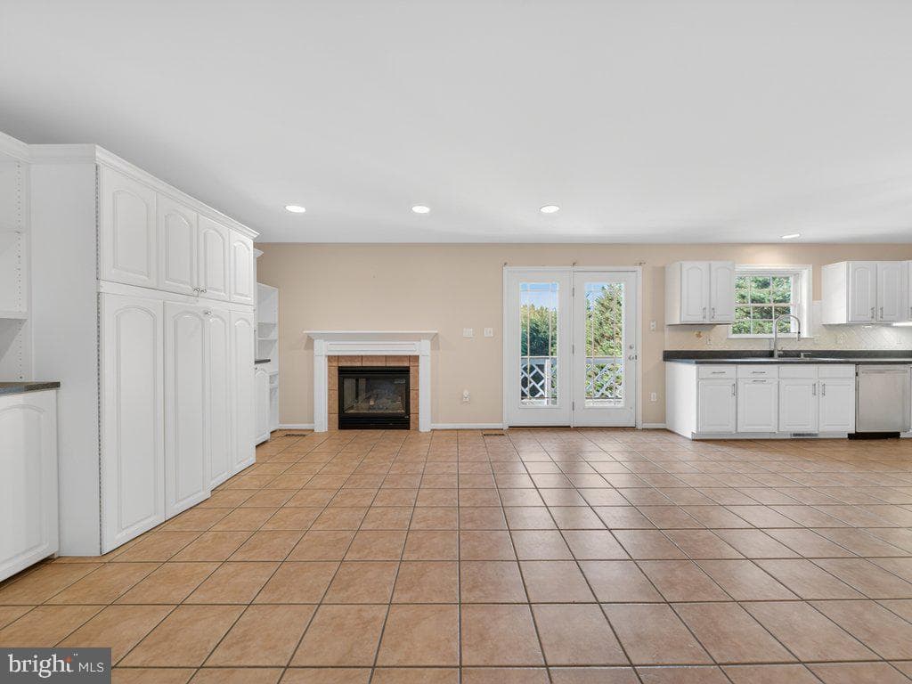 9290 Baker Street photo 24