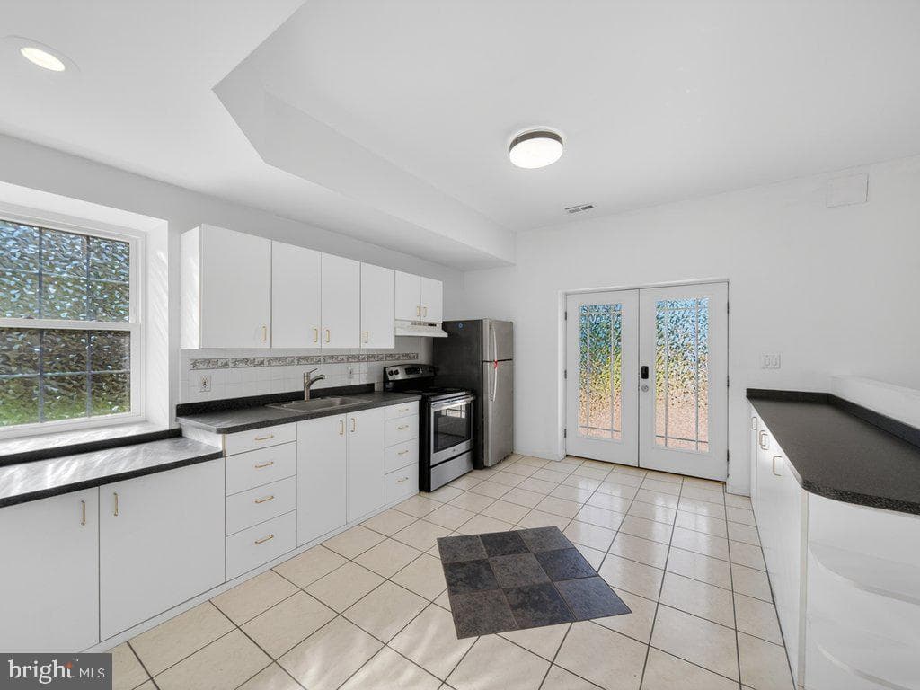 9290 Baker Street photo 49