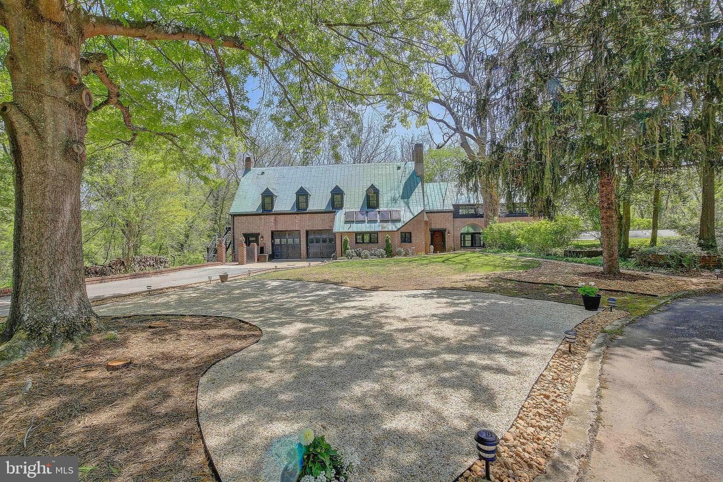 1040 White Sands Drive photo 4